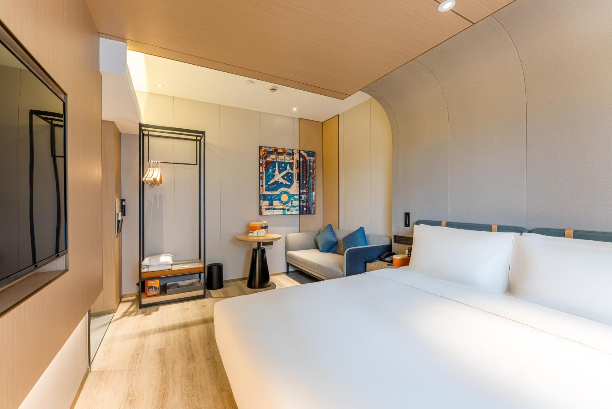 Atour World Expo West Gaoke Road Hotel 4*