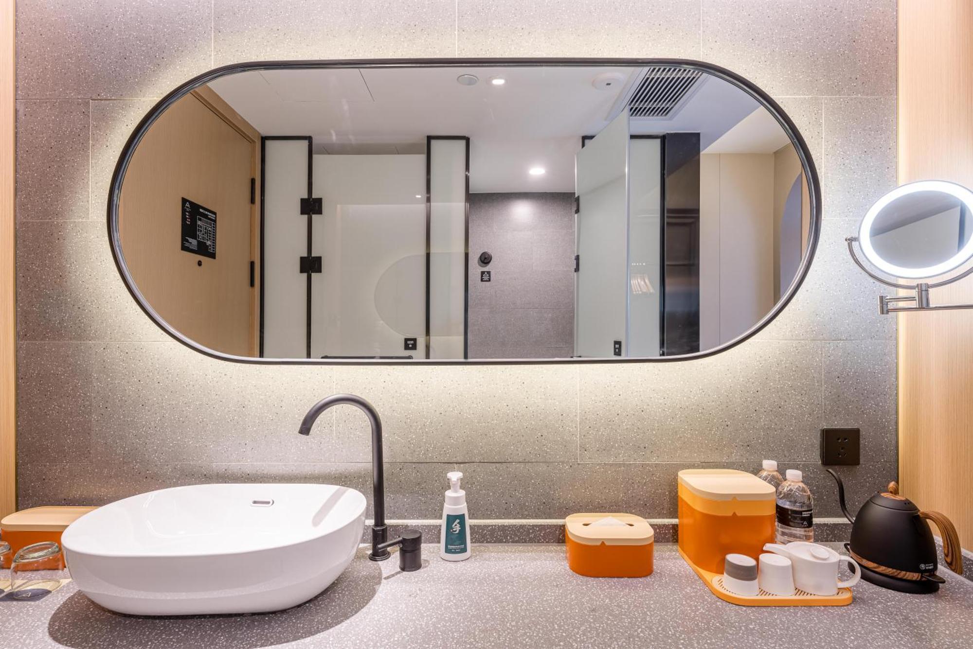 Atour World Expo West Gaoke Road Hotel 4*