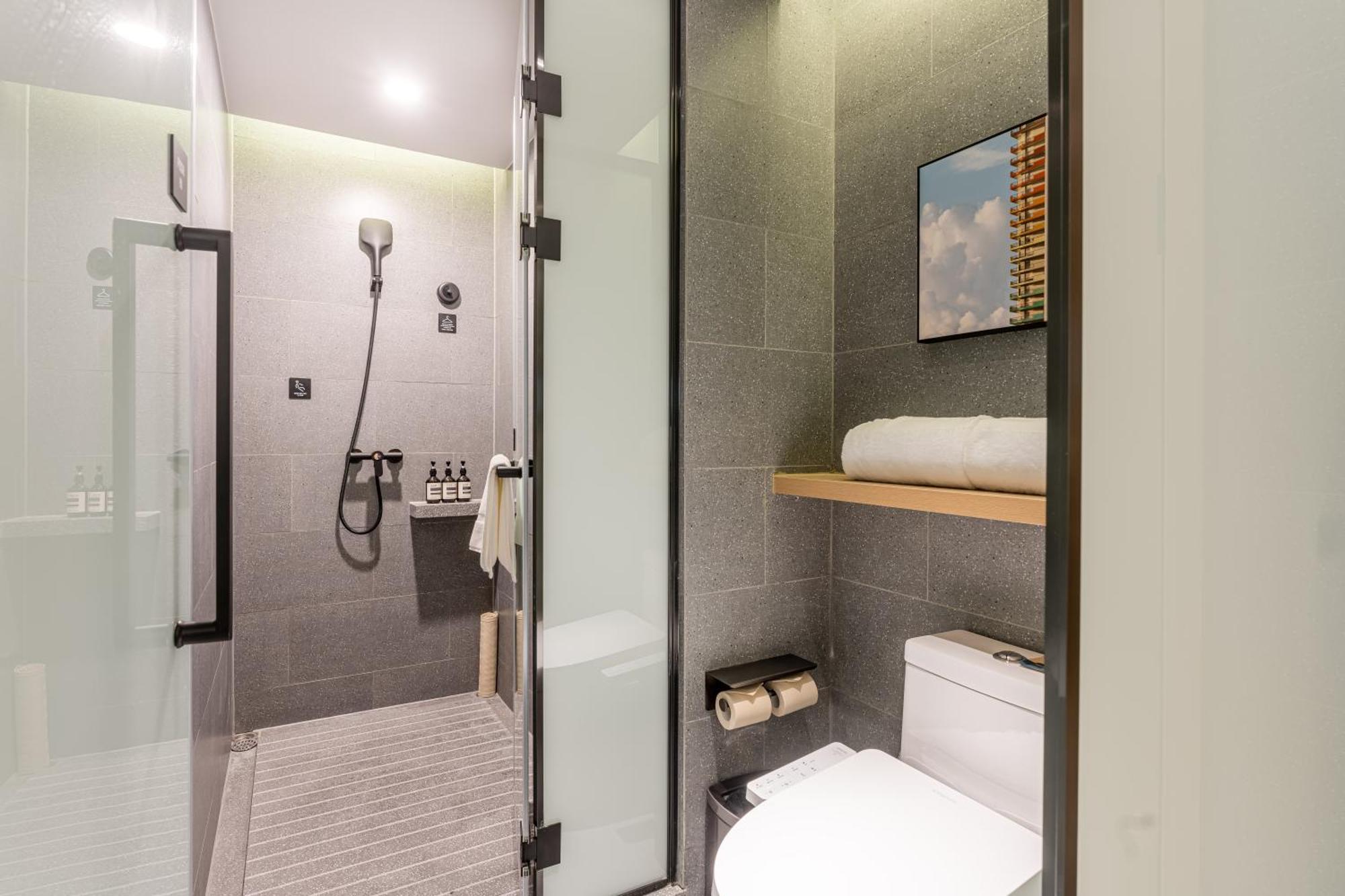 Atour World Expo West Gaoke Road Hotel 4*
